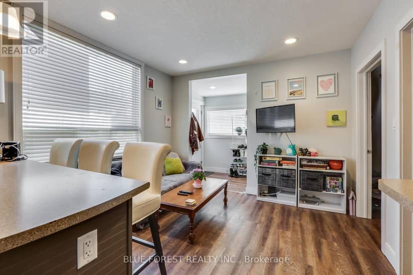 17 McDonald Avenue, London North, photo 3