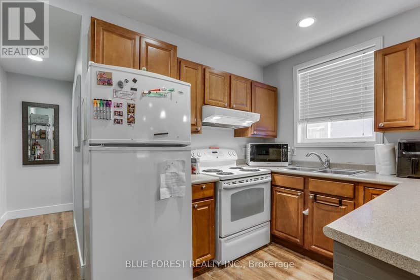 17 McDonald Avenue, London North, photo 6