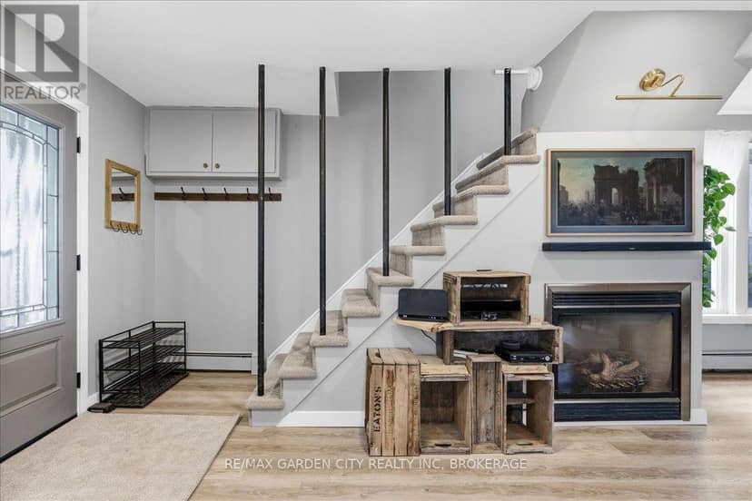 14 Forks Road, Welland, photo 4