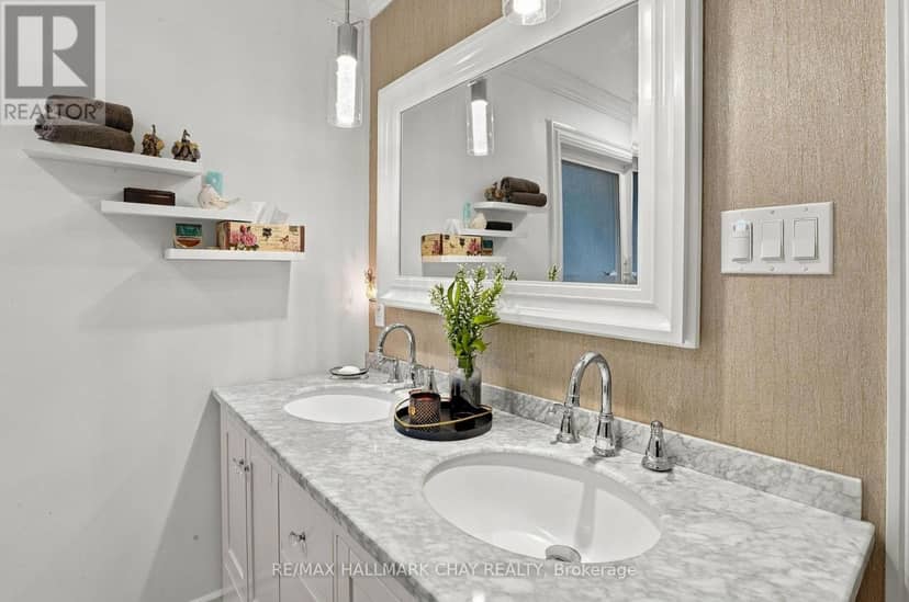 20 Downer Crescent — photo 28 of 40