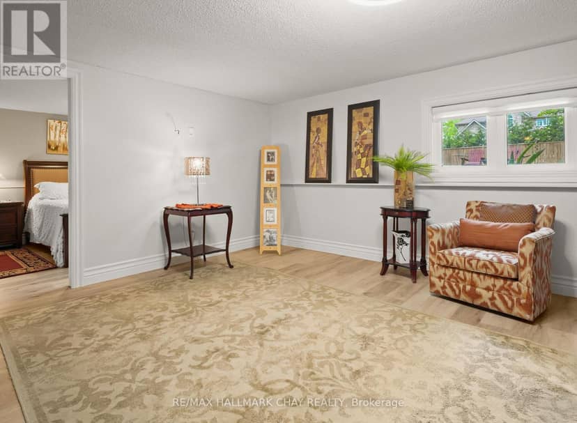 20 Downer Crescent — photo 40 of 40