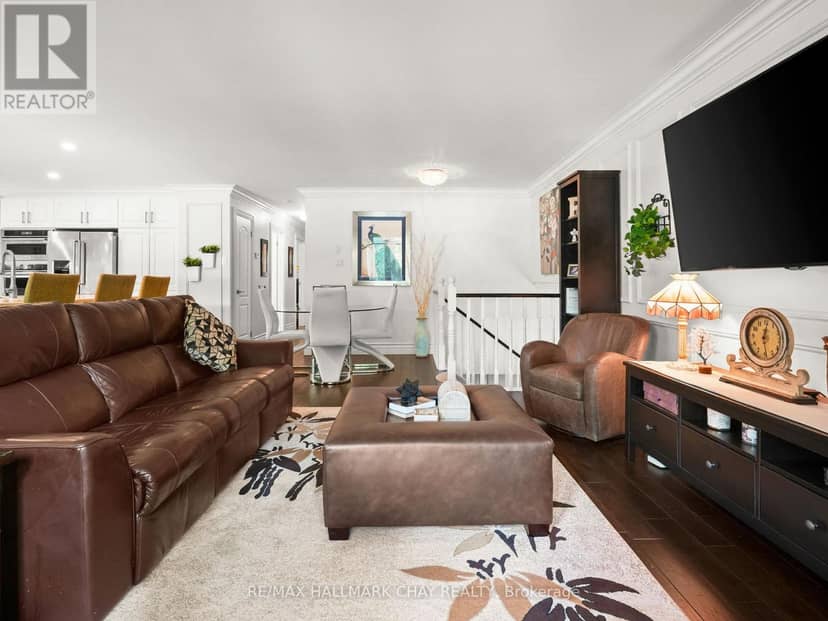 20 Downer Crescent — photo 19 of 40