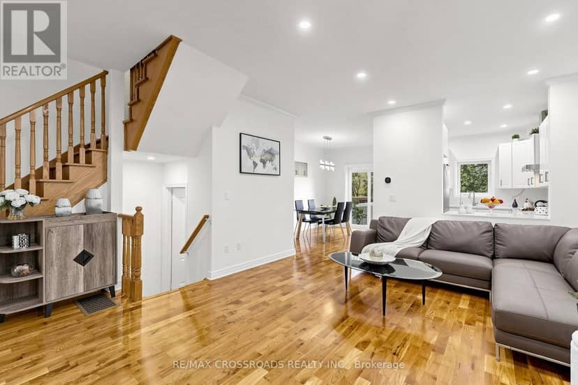 74 Romance Drive, Richmond Hill, photo 4