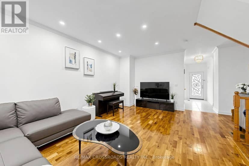 74 Romance Drive, Richmond Hill, photo 7