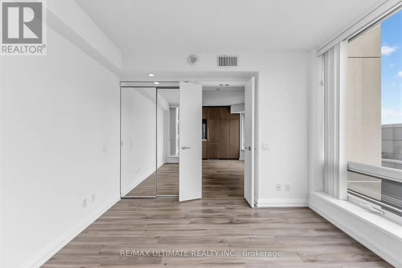 1607 - 155 Yorkville Avenue — photo 11 of 28