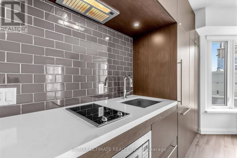 1607 - 155 Yorkville Avenue — photo 8 of 28
