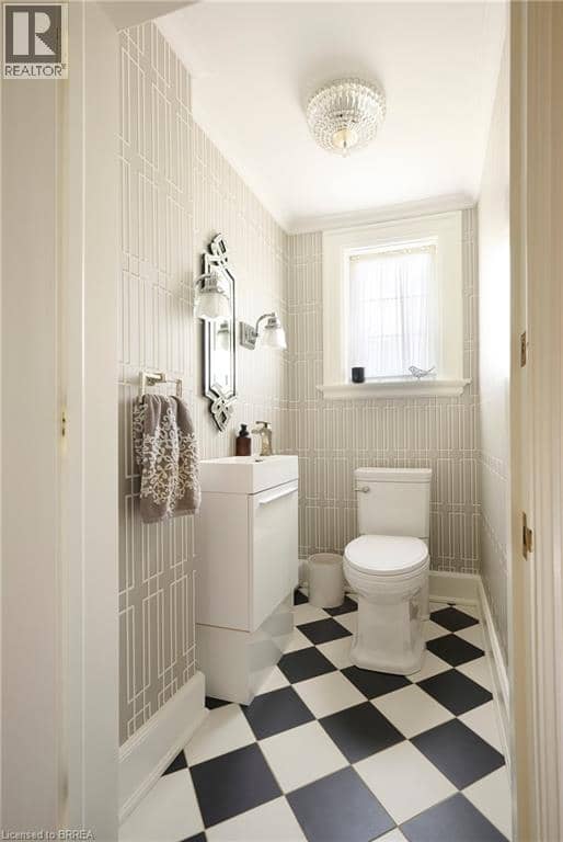 19 INWOOD Drive — photo 10 of 40