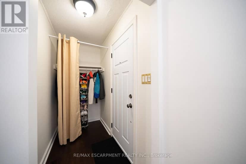 89 Salisbury Avenue — photo 4 of 27