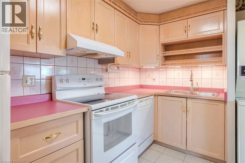 3695 KANEFF Crescent Unit# 612 — photo 9 of 32