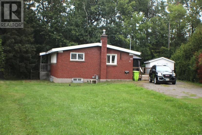 104 White Oak DR W, Sault Ste. Marie