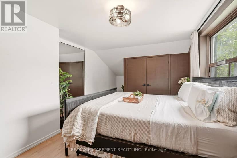 271 Linden Avenue — photo 18 of 27