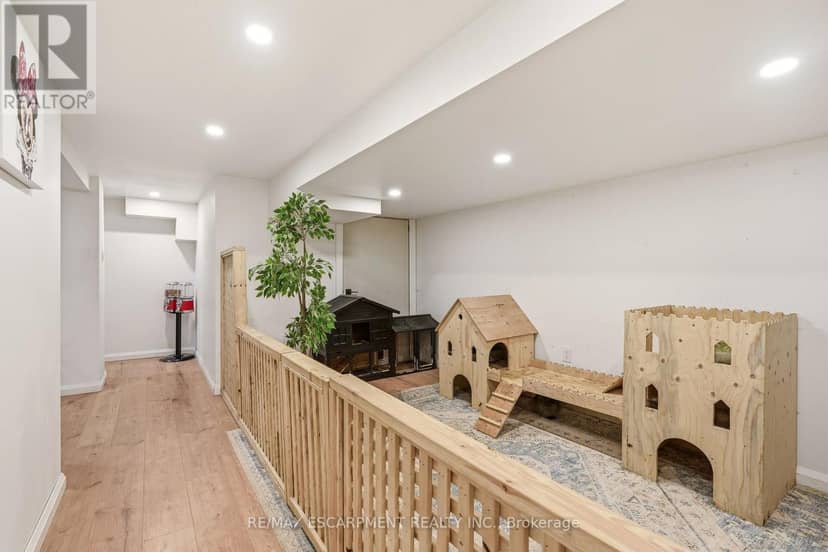 271 Linden Avenue — photo 19 of 27