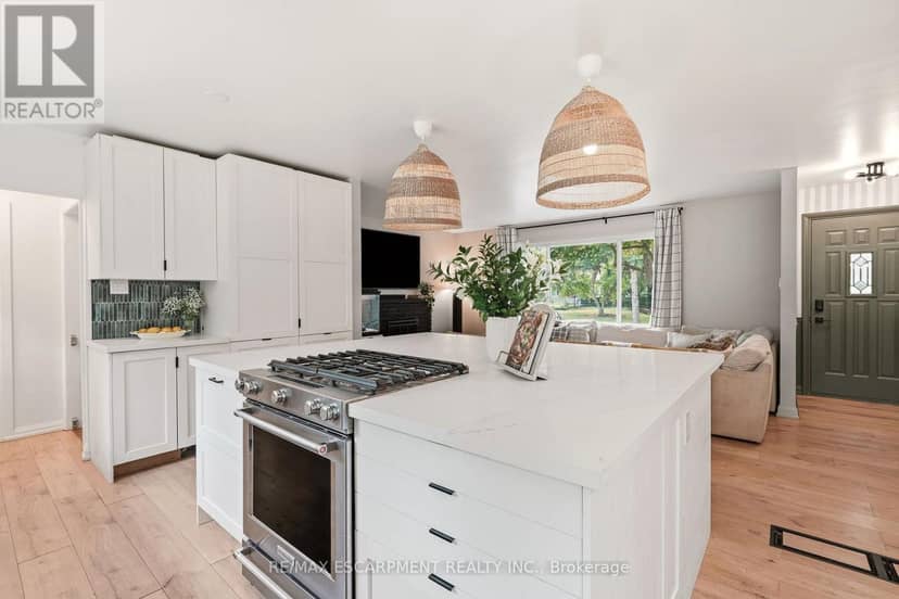 271 Linden Avenue — photo 11 of 27