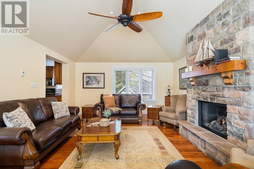 16 Carmichael Crescent — photo 16 of 40