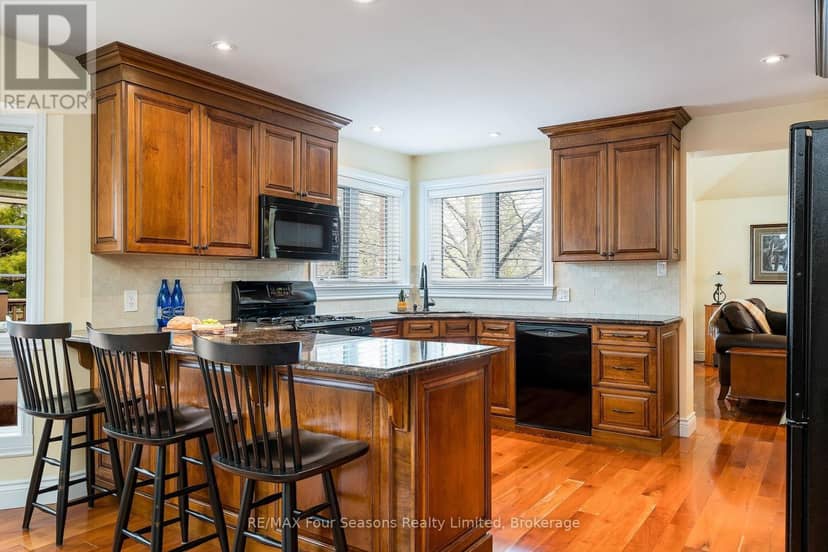 16 Carmichael Crescent — photo 6 of 40