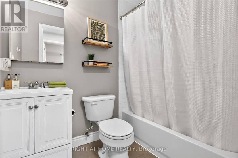 504 - 650 Mount Pleasant Road — photo 24 of 33