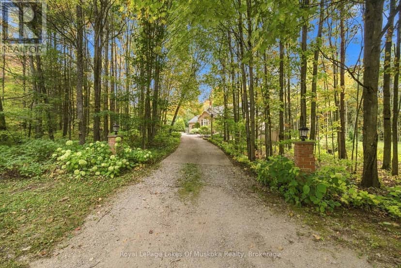 1002 Joseph Place, Gravenhurst, photo 2