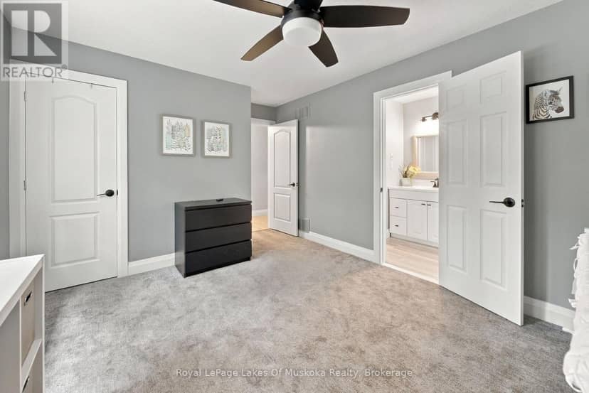 1002 Joseph Place, Gravenhurst, photo 7