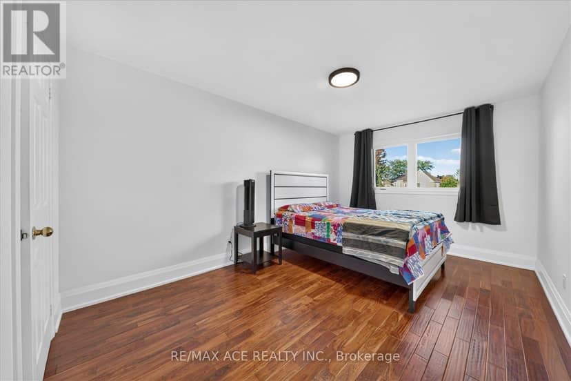 1446 Sandhurst Crescent — photo 31 of 40