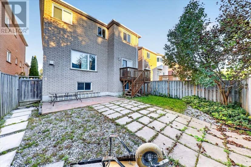 1446 Sandhurst Crescent — photo 40 of 40