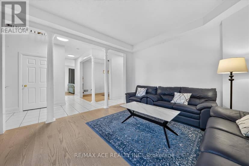 1446 Sandhurst Crescent — photo 9 of 40