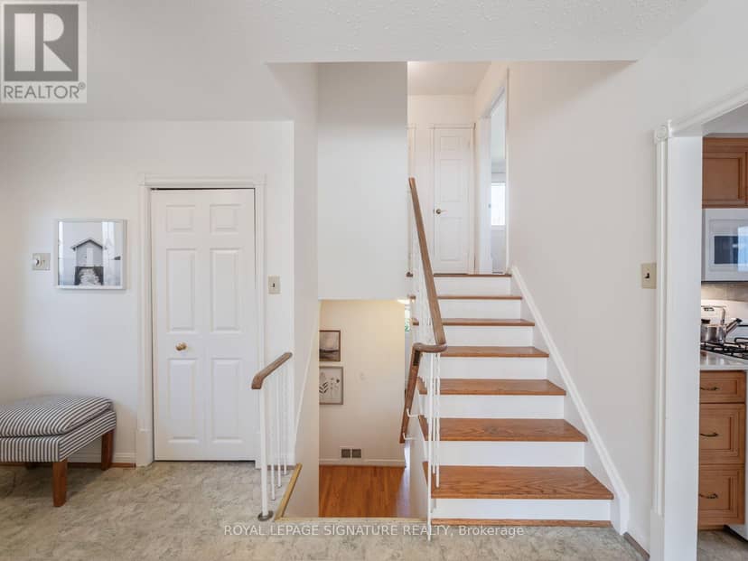 46 Manorglen Crescent — photo 15 of 37
