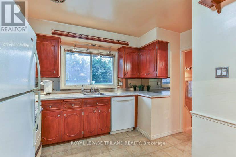 242 Burlington Street — photo 17 of 40