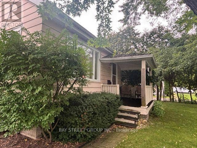 320 Stewart Street — photo 2 of 8