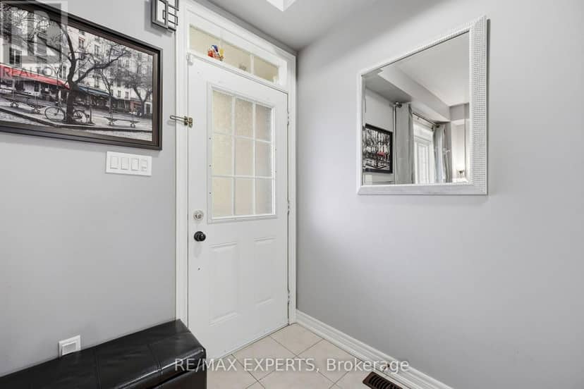 5 Parrotta Drive, Toronto, photo 3