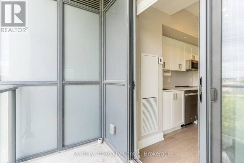 513 - 1063 Douglas McCurdy Common — photo 30 of 40