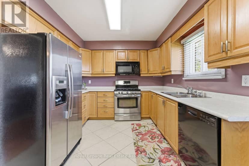 1069 Alexandra Avenue — photo 12 of 40