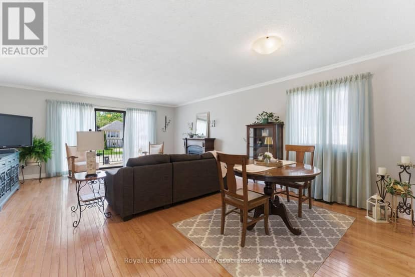 1069 Alexandra Avenue — photo 9 of 40