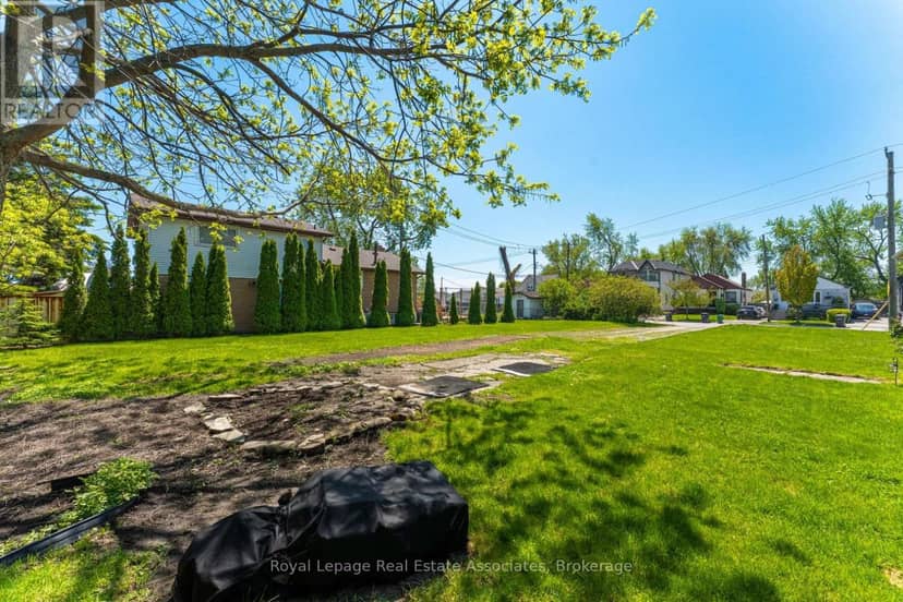 1067 Alexandra Avenue — photo 19 of 21
