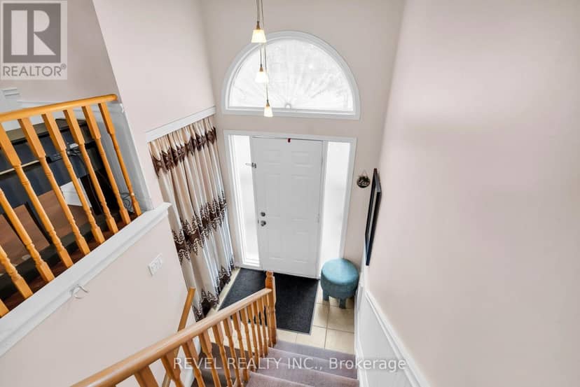 302 Shelburne Place — photo 3 of 22