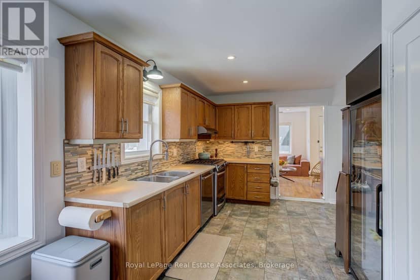 889 Third Street — photo 16 of 40