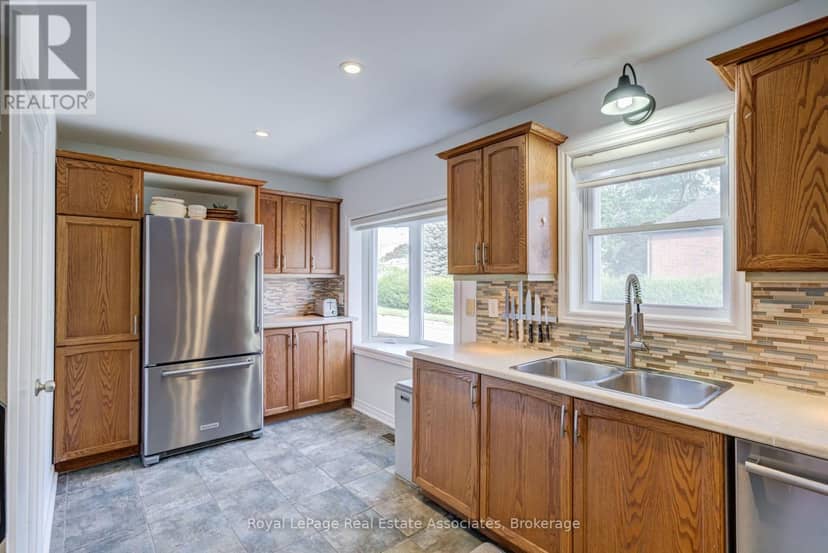 889 Third Street — photo 17 of 40