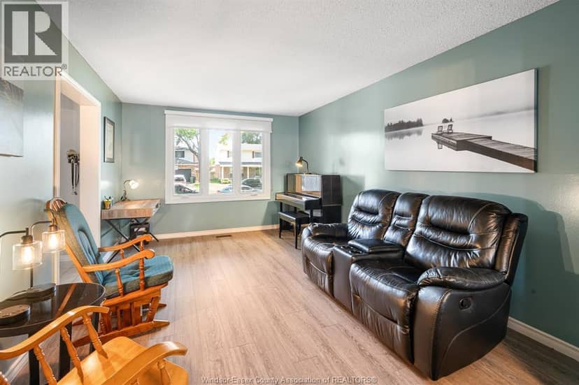 538 Michael CRESCENT — photo 10 of 40