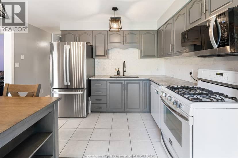 538 Michael CRESCENT — photo 14 of 40