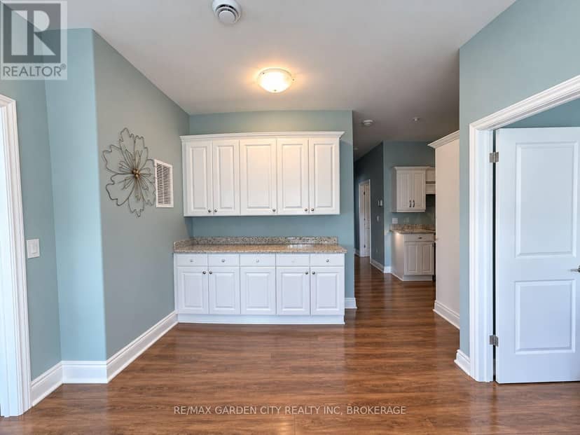 304 - 529 South Pelham Road — photo 12 of 24