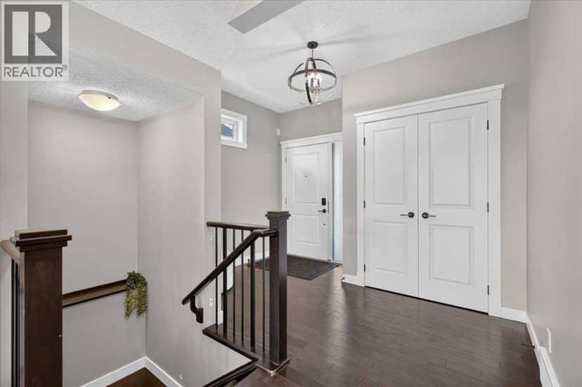 90 Cranbrook Crescent SE, Calgary, photo 4