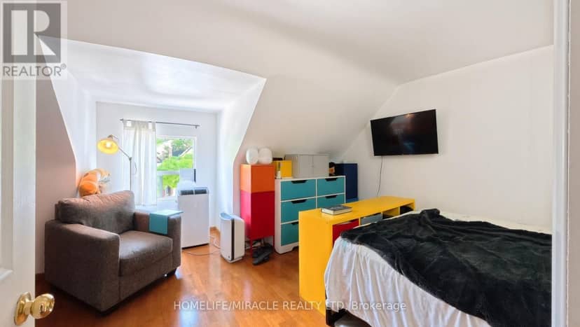 121 Medland Street — photo 15 of 29
