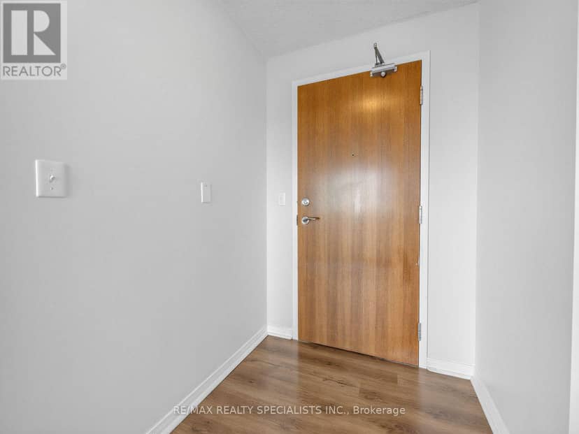 1501 - 215 Queen Street E, Brampton, photo 4