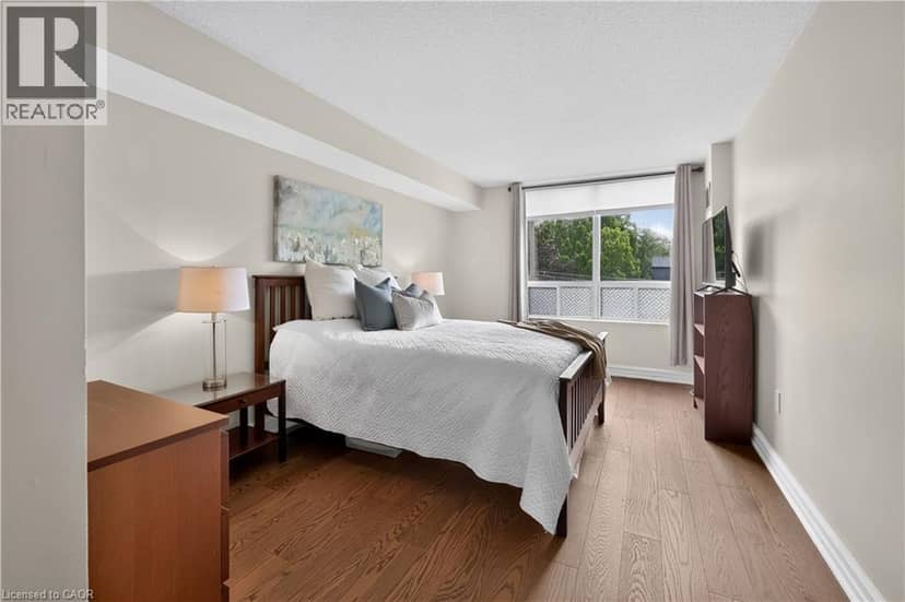 221 ROBINSON Street Unit# 211 — photo 17 of 29