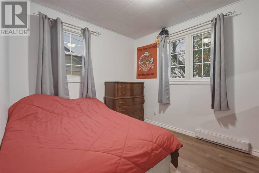 190 Woodward AVE — photo 16 of 35