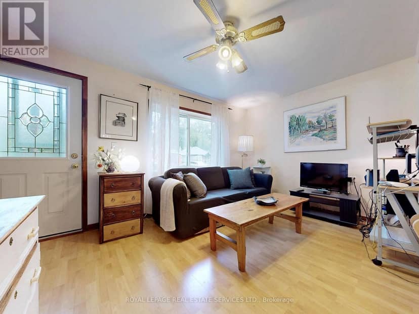 28 McIntosh Avenue — photo 4 of 34