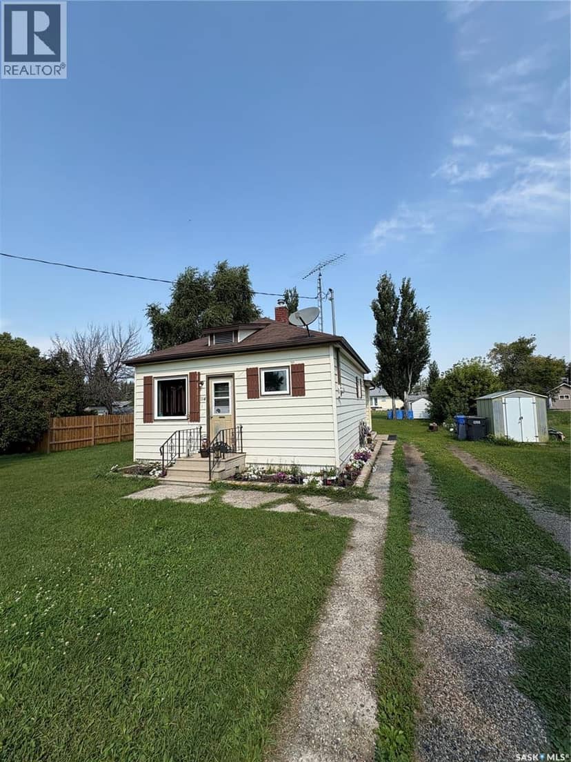 114 Road AVENUE — photo 1 of 14