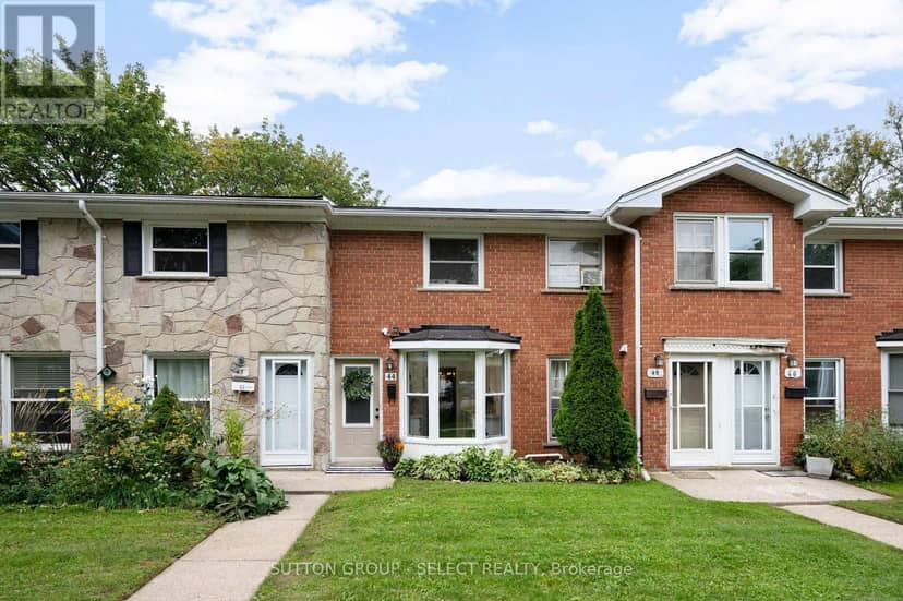 44 Arbour Glen Crescent — photo 1 of 28