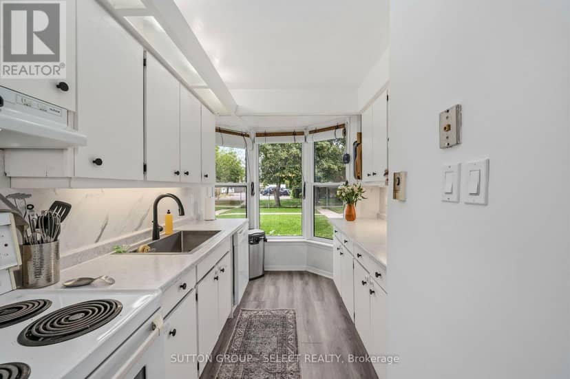 44 Arbour Glen Crescent — photo 4 of 28