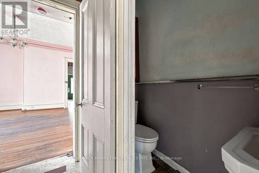 247 Victoria Street — photo 11 of 40