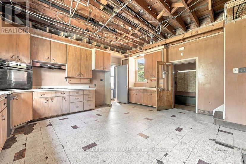 247 Victoria Street — photo 13 of 40